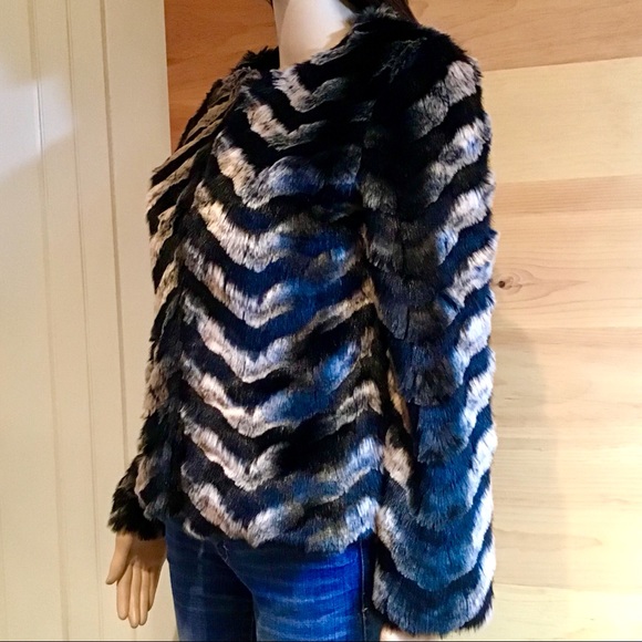 BOSTON PROPER FAUX FUR COLLARLESS STYLE - Picture 7 of 9